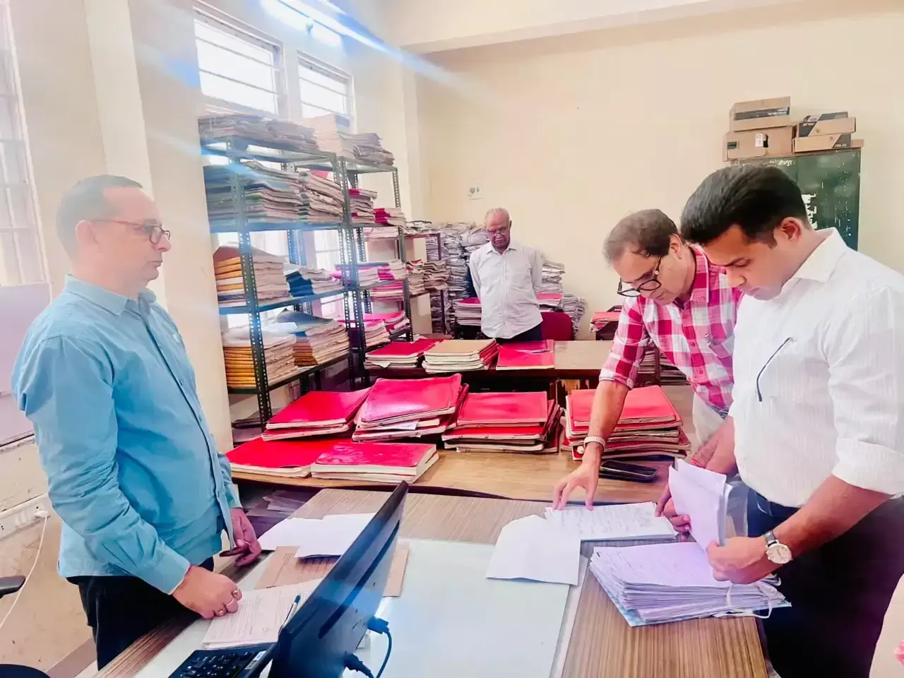 Jodhpur: निरीक्षण के दौरान जिला कलेक्टर ने अधिकारियों को दिए सख्त निर्देश Jodhpur: निरीक्षण के दौरान जिला कलेक्टर ने अधिकारियों को दिए सख्त निर्देश