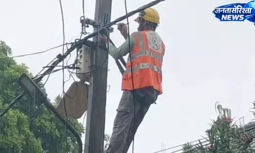 जलभराव के कारण विजय चौक क्षेत्र की बिजली आपूर्ति ठप जलभराव के कारण विजय चौक क्षेत्र की बिजली आपूर्ति ठप