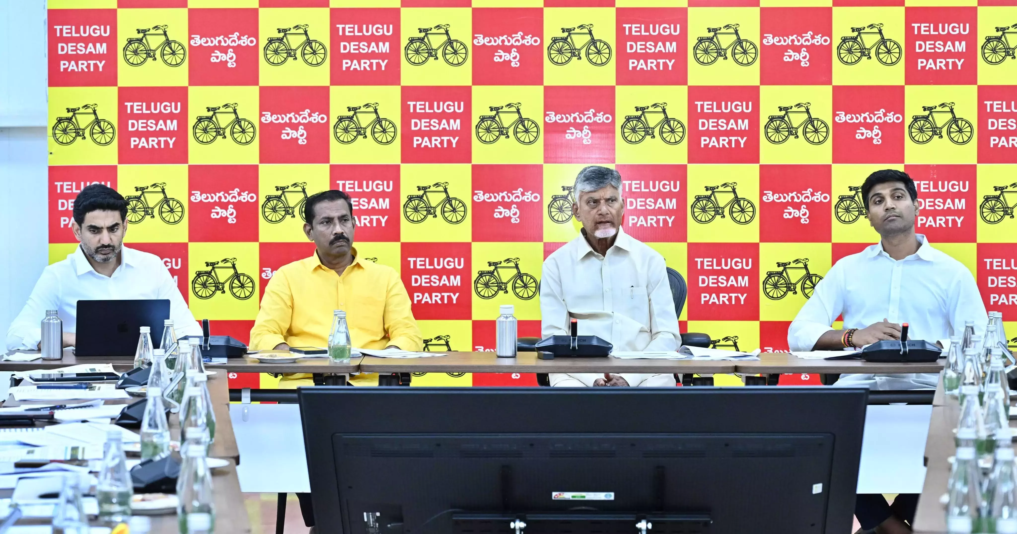 Telugu देशम पार्टी के सांसद संसद में आंध्र प्रदेश के मुद्दों को ज़ोर-शोर से उठाएंगे Telugu देशम पार्टी के सांसद संसद में आंध्र प्रदेश के मुद्दों को ज़ोर-शोर से उठाएंगे