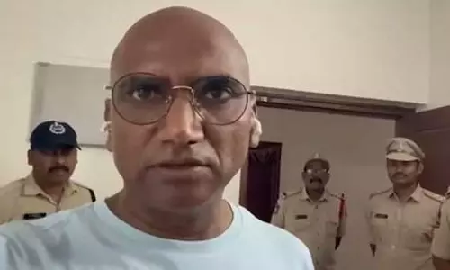 हैदराबाद में युवा सम्मेलन से पहले तेलंगाना पुलिस ने बीआरएस नेताओं को किया नजरबंद हैदराबाद में युवा सम्मेलन से पहले तेलंगाना पुलिस ने बीआरएस नेताओं को किया नजरबंद