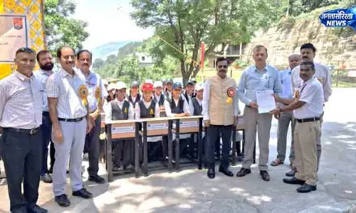 Chamba NHPC ने डलहौजी स्कूल को दिए नए डेस्क Chamba NHPC ने डलहौजी स्कूल को दिए नए डेस्क