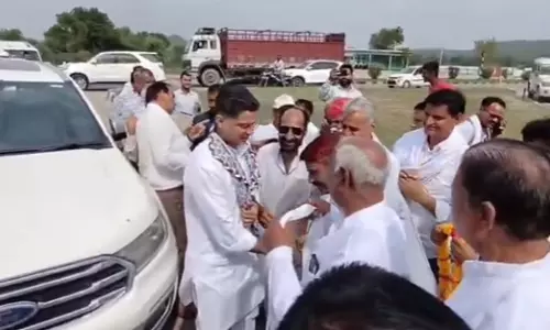 Tonk: सचिन पायलट का सरकार पर तीखा हमला, शिक्षा मंत्री के इस्तीफे की मांग Tonk: सचिन पायलट का सरकार पर तीखा हमला, शिक्षा मंत्री के इस्तीफे की मांग