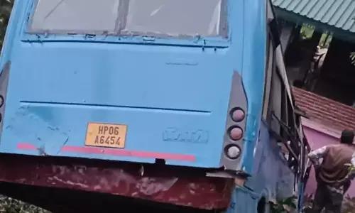 Shimla: रामपुर बस हादसे में वाहन नहीं, सड़क की खामी बनी हादसे का कारण Shimla: रामपुर बस हादसे में वाहन नहीं, सड़क की खामी बनी हादसे का कारण