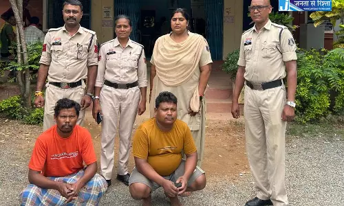 दो सगे भाई गिरफ्तार, जमीन विवाद में बुजुर्ग दंपति की हत्या कर शवों को जलाया था दो सगे भाई गिरफ्तार, जमीन विवाद में बुजुर्ग दंपति की हत्या कर शवों को जलाया था