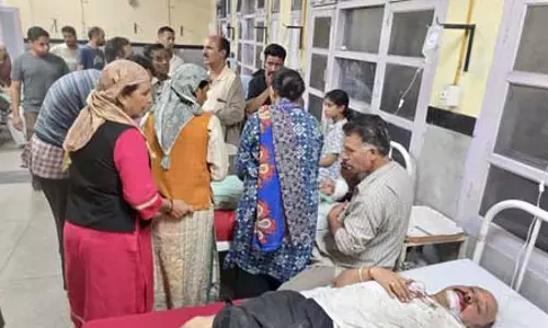 जम्मू-कश्मीर: डंपर से टकराई अमरनाथ तीर्थयात्रियों की गाड़ी, छह श्रद्धालु घायल जम्मू-कश्मीर: डंपर से टकराई अमरनाथ तीर्थयात्रियों की गाड़ी, छह श्रद्धालु घायल