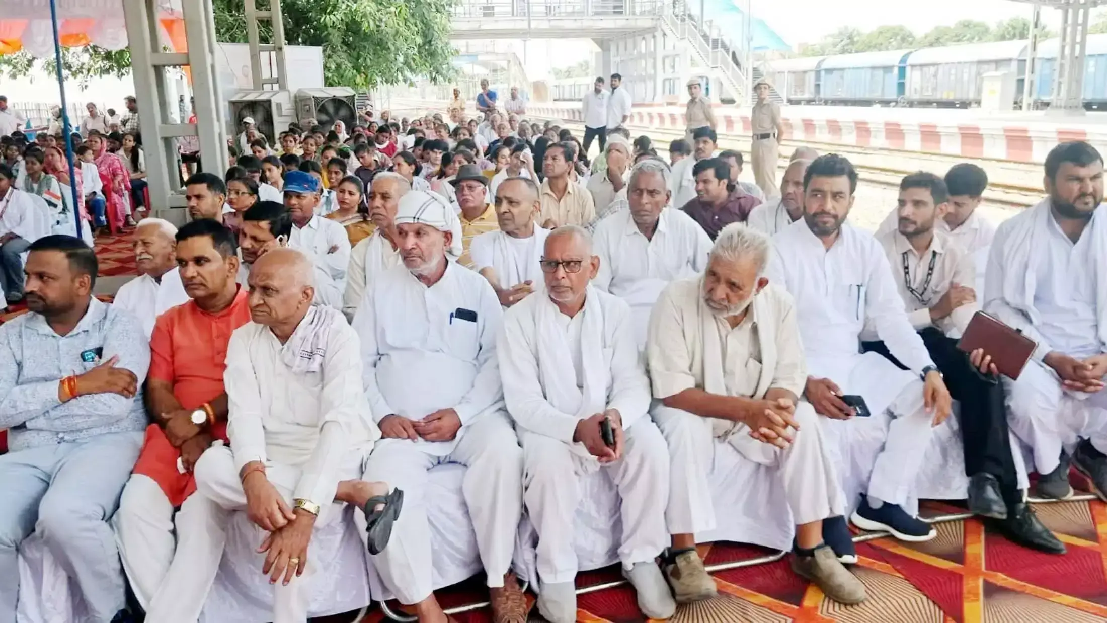 Jind: पीएम की जींद रैली बनी ग्रीन इवेंट, पेट्रोल-डीजल वाहनों से बनाई दूरी Jind: पीएम की जींद रैली बनी ग्रीन इवेंट, पेट्रोल-डीजल वाहनों से बनाई दूरी