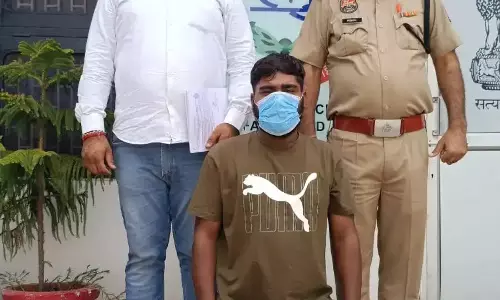 Faridabad: शराब गोदाम की 12.50 लाख की रकम लेकर भागा कर्मचारी गिरफ्तार Faridabad: शराब गोदाम की 12.50 लाख की रकम लेकर भागा कर्मचारी गिरफ्तार