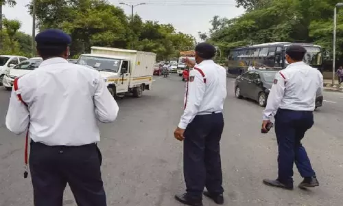 Jaipur: जयपुर ट्रैफिक पुलिस में बड़ा बदलाव, कई अधिकारियों के कार्यक्षेत्र बदले Jaipur: जयपुर ट्रैफिक पुलिस में बड़ा बदलाव, कई अधिकारियों के कार्यक्षेत्र बदले