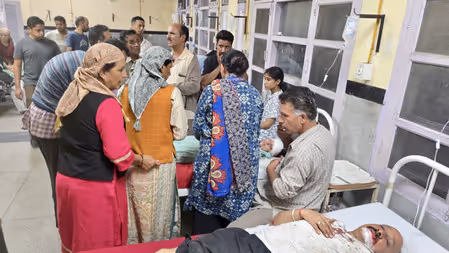जम्मू-श्रीनगर नेशनल हाईवे पर सड़क हादसे में अमरनाथ के छह यात्री घायल जम्मू-श्रीनगर नेशनल हाईवे पर सड़क हादसे में अमरनाथ के छह यात्री घायल