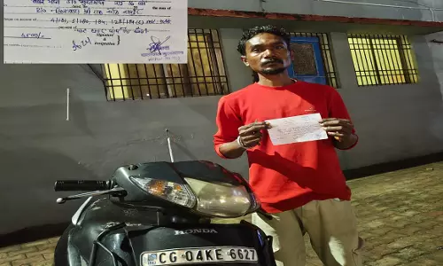 रायपुर ब्रेकिंग : सार्वजनिक मार्ग पर स्टंटबाजी, चार सवारी करना पड़ा महंगा, 4 हजार का कटा चालान रायपुर ब्रेकिंग : सार्वजनिक मार्ग पर स्टंटबाजी, चार सवारी करना पड़ा महंगा, 4 हजार का कटा चालान