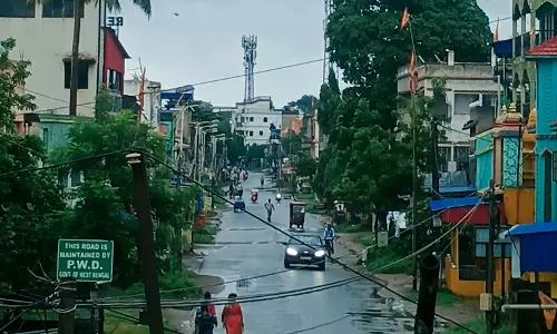 Kolkata: पश्चिम बंगाल में मानसून ने पकड़ी रफ्तार, मौसम विभाग ने जारी किया अलर्ट Kolkata: पश्चिम बंगाल में मानसून ने पकड़ी रफ्तार, मौसम विभाग ने जारी किया अलर्ट