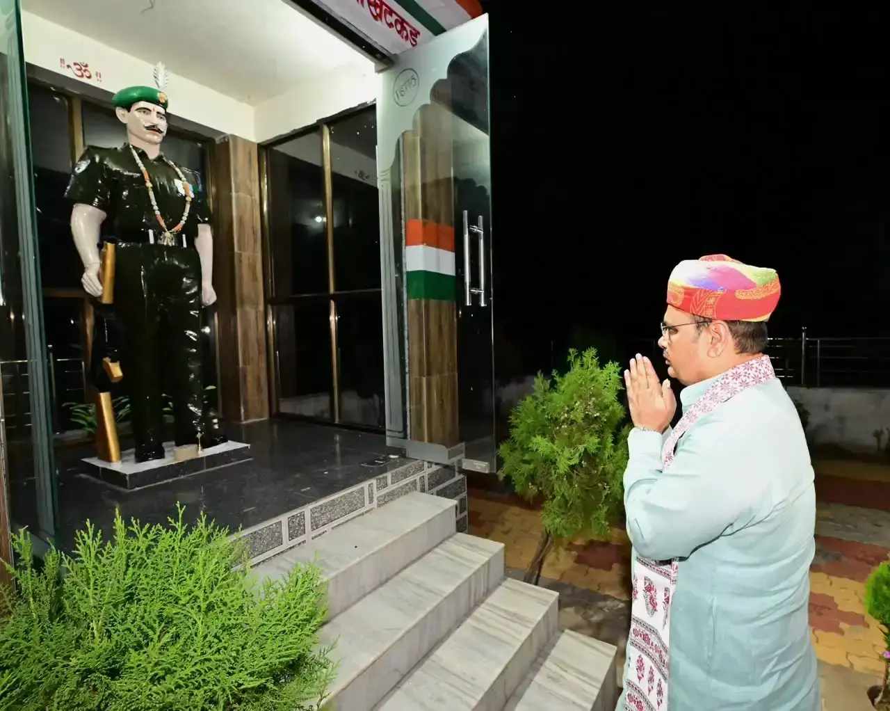 Jaipur: मुख्यमंत्री का संवेदनशील कदम, शहीद के घर जाकर साझा किया अपनापन Jaipur: मुख्यमंत्री का संवेदनशील कदम, शहीद के घर जाकर साझा किया अपनापन
