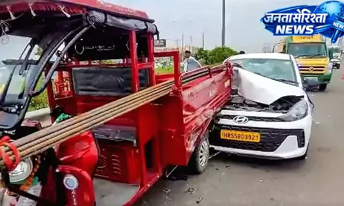 द्वारका एक्सप्रेसवे पर दर्दनाक हादसा, ई-रिक्शा चालक की मौत; महिला यात्री गंभीर घायल द्वारका एक्सप्रेसवे पर दर्दनाक हादसा, ई-रिक्शा चालक की मौत; महिला यात्री गंभीर घायल