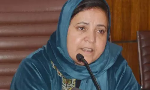 Srinagar: गर्मी को देखते हुए छुट्टियों के विस्तार पर सरकार का मंथन Srinagar: गर्मी को देखते हुए छुट्टियों के विस्तार पर सरकार का मंथन