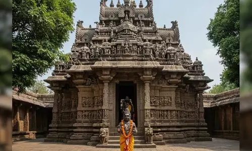 अद्भुत शिव मंदिर: दिनभर शिवलिंग को घेरे रहती है परछाई, विज्ञान भी है हैरान अद्भुत शिव मंदिर: दिनभर शिवलिंग को घेरे रहती है परछाई, विज्ञान भी है हैरान
