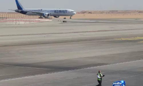 ईरान के मिसाइल हमले से Kuwait में हवाई सेवाएं प्रभावित, बिजली और पानी संयंत्रों पर भी असर ईरान के मिसाइल हमले से Kuwait में हवाई सेवाएं प्रभावित, बिजली और पानी संयंत्रों पर भी असर
