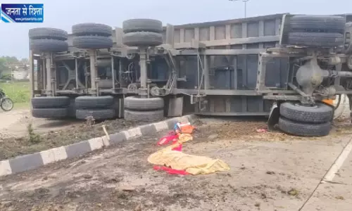 महिला सफाई कर्मी को हाईवा ने रौंदा, स्पॉट पर ही मौत महिला सफाई कर्मी को हाईवा ने रौंदा, स्पॉट पर ही मौत