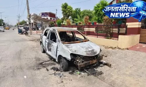 भट्टू रोड पर चलती कार में लगी भीषण आग, कुछ ही मिनटों में वाहन जलकर हुआ खाक भट्टू रोड पर चलती कार में लगी भीषण आग, कुछ ही मिनटों में वाहन जलकर हुआ खाक