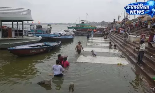 गंगा आरती स्थलcपर पहुंचा पानी, प्रशासन ने लिया फैसला गंगा आरती स्थलcपर पहुंचा पानी, प्रशासन ने लिया फैसला