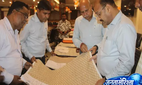 DM, की अध्यक्षता में चयन समिति की बैठक, उत्कृष्ट बुनकरों को मिली पहचान DM, की अध्यक्षता में चयन समिति की बैठक, उत्कृष्ट बुनकरों को मिली पहचान