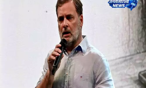 सोनम वांगचुक के अस्पताल में भर्ती होने पर राहुल गांधी ने केंद्र पर निशाना साधा सोनम वांगचुक के अस्पताल में भर्ती होने पर राहुल गांधी ने केंद्र पर निशाना साधा
