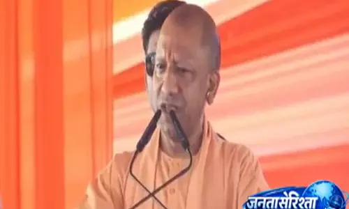 Amroha में गरजे सीएम योगी, पिछली सरकारों की नीतियों पर उठाए सवाल Amroha में गरजे सीएम योगी, पिछली सरकारों की नीतियों पर उठाए सवाल