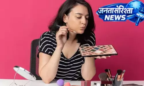 नॉर्मल मेकअप को बनाएं लॉन्ग लास्टिंग, ये ट्रिक्स आएंगी काम नॉर्मल मेकअप को बनाएं लॉन्ग लास्टिंग, ये ट्रिक्स आएंगी काम
