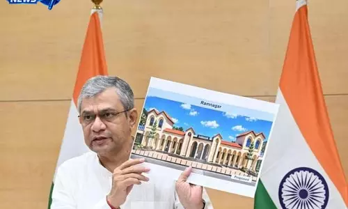 रेलमंत्री अश्विनी वैष्णव ने रामनगर-देहरादून एक्सप्रेस को हरी झंडी दिखाकर रवाना किया रेलमंत्री अश्विनी वैष्णव ने रामनगर-देहरादून एक्सप्रेस को हरी झंडी दिखाकर रवाना किया