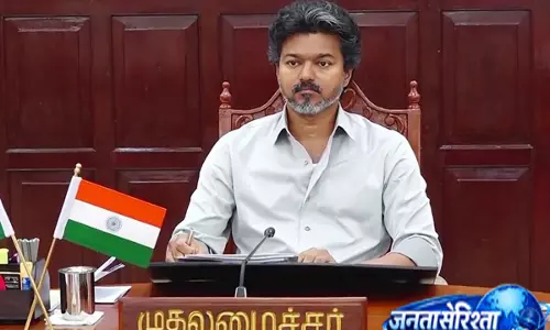 रिश्वत आरोपों पर TVK का एक्शन, महिला नेता की प्राथमिक सदस्यता रद्द रिश्वत आरोपों पर TVK का एक्शन, महिला नेता की प्राथमिक सदस्यता रद्द