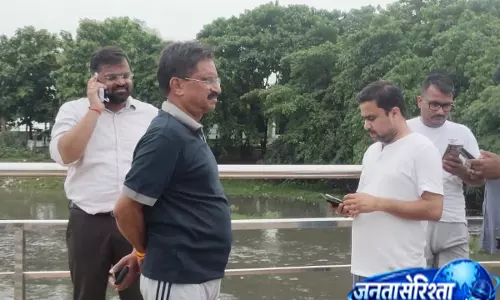 Gorakhpur, में बारिश का असर, राप्ती-रोहिन नदी पर प्रशासन की पैनी नजर Gorakhpur, में बारिश का असर, राप्ती-रोहिन नदी पर प्रशासन की पैनी नजर