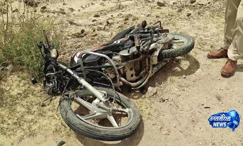 Anupgarh में दर्दनाक हादसा: ट्रक से टकराई बाइक, पति-पत्नी की मौत Anupgarh में दर्दनाक हादसा: ट्रक से टकराई बाइक, पति-पत्नी की मौत