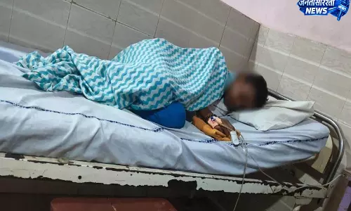 चॉकलेट बताकर छात्र ने खिलाई प्रतिबंधित दवा, 8 बच्चों की तबीयत बिगड़ी चॉकलेट बताकर छात्र ने खिलाई प्रतिबंधित दवा, 8 बच्चों की तबीयत बिगड़ी