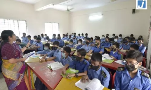 बांग्लादेश में कमजोर शिक्षा व्यवस्था से गहरा रहा युवा रोजगार संकट : रिपोर्ट बांग्लादेश में कमजोर शिक्षा व्यवस्था से गहरा रहा युवा रोजगार संकट : रिपोर्ट