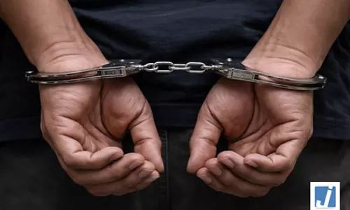 सीमा पार मादक पदार्थों और हथियारों की तस्करी नेटवर्क का भंडाफोड़, चार गिरफ्तार सीमा पार मादक पदार्थों और हथियारों की तस्करी नेटवर्क का भंडाफोड़, चार गिरफ्तार
