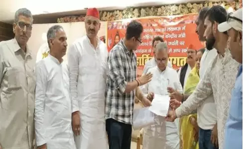 Brahmin प्रतिनिधित्व को लेकर सपा पर दबाव, मुरादाबाद में हुई बड़ी जनसभा Brahmin प्रतिनिधित्व को लेकर सपा पर दबाव, मुरादाबाद में हुई बड़ी जनसभा