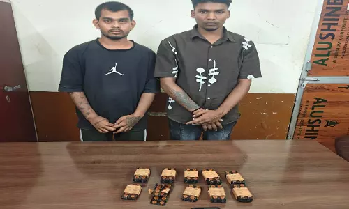 रायपुर में प्रतिबंधित नशीली टेबलेट के साथ दो आरोपी गिरफ्तार रायपुर में प्रतिबंधित नशीली टेबलेट के साथ दो आरोपी गिरफ्तार