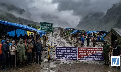 अमरनाथ यात्रा पर ब्रेक, मौसम के आगे थमी बाबा बर्फानी की यात्रा अमरनाथ यात्रा पर ब्रेक, मौसम के आगे थमी बाबा बर्फानी की यात्रा