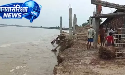 बहराइच में घाघरा उफान पर, कटान से मकान नदी में समाया बहराइच में घाघरा उफान पर, कटान से मकान नदी में समाया