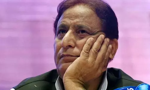 Azam खां की कानूनी मुश्किलें बढ़ीं Azam खां की कानूनी मुश्किलें बढ़ीं