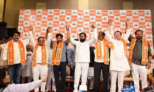 लोकसभा स्पीकर ने UBT सांसदों की अलग व्यवस्था को दी मंजूरी लोकसभा स्पीकर ने UBT सांसदों की अलग व्यवस्था को दी मंजूरी