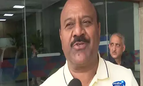 J-K राज्य का दर्जा बहाल करने की मांग को लेकर NC का प्रदर्शन J-K राज्य का दर्जा बहाल करने की मांग को लेकर NC का प्रदर्शन