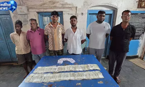 रायपुर में जुआ खेलते 6 आरोपी गिरफ्तार, 1.92 लाख रुपये नगद जब्त रायपुर में जुआ खेलते 6 आरोपी गिरफ्तार, 1.92 लाख रुपये नगद जब्त
