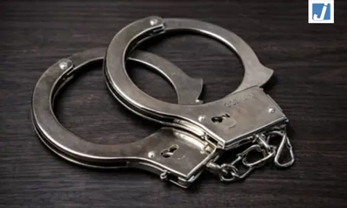 क्राइम ब्रांच की बड़ी कार्रवाई, 1.50 करोड़ रुपए का सोना बरामद, दो तस्कर गिरफ्तार क्राइम ब्रांच की बड़ी कार्रवाई, 1.50 करोड़ रुपए का सोना बरामद, दो तस्कर गिरफ्तार