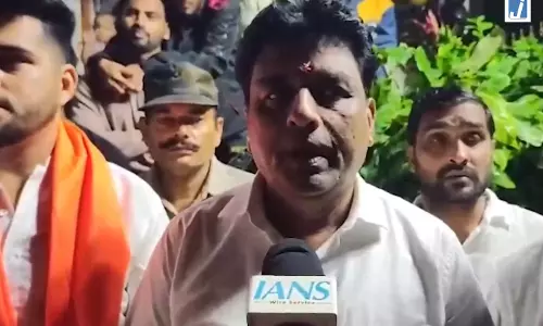 शिवसेना में बगावत के बाद सियासी हलचल तेज शिवसेना में बगावत के बाद सियासी हलचल तेज