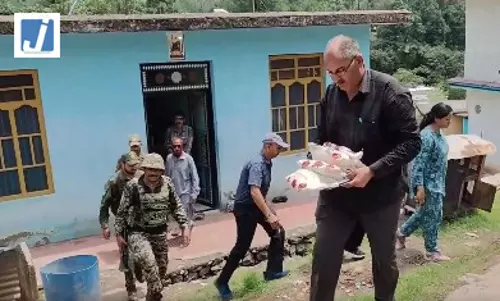जम्मू-कश्मीर के पुंछ जिले में नियंत्रण रेखा के पास 25 करोड़ रुपए की हेरोइन जब्त जम्मू-कश्मीर के पुंछ जिले में नियंत्रण रेखा के पास 25 करोड़ रुपए की हेरोइन जब्त