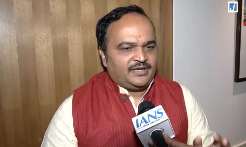शिवसेना (UBT) नेता आनंद दुबे बोले शिवसेना (UBT) नेता आनंद दुबे बोले