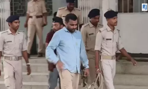 आतंकी नेटवर्क का खुलासा! पाक हैंडलर से संपर्क के आरोप, WhatsApp लिंक से युवाओं को जोड़ने की जांच आतंकी नेटवर्क का खुलासा! पाक हैंडलर से संपर्क के आरोप, WhatsApp लिंक से युवाओं को जोड़ने की जांच