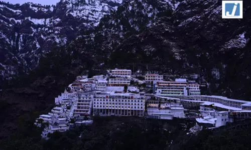 अमरनाथ के बाद अब वैष्णो देवी यात्रा भी स्थगित, खराब मौसम बना बाधा अमरनाथ के बाद अब वैष्णो देवी यात्रा भी स्थगित, खराब मौसम बना बाधा