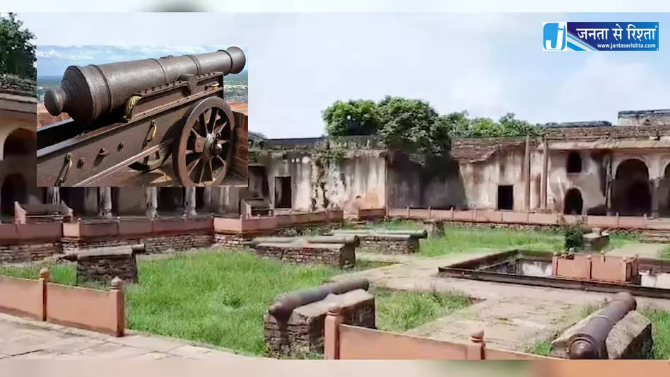 तोप की लूट, बंदूकों से लैस थे 30 बदमाश