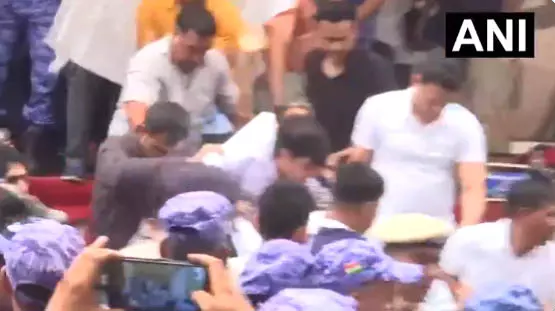 सोनम वांगचुक को पुलिस ने अस्पताल में भर्ती कराया, जंतर-मंतर में 20 दिनों से बैठे थे भूख हड़ताल पर सोनम वांगचुक को पुलिस ने अस्पताल में भर्ती कराया, जंतर-मंतर में 20 दिनों से बैठे थे भूख हड़ताल पर